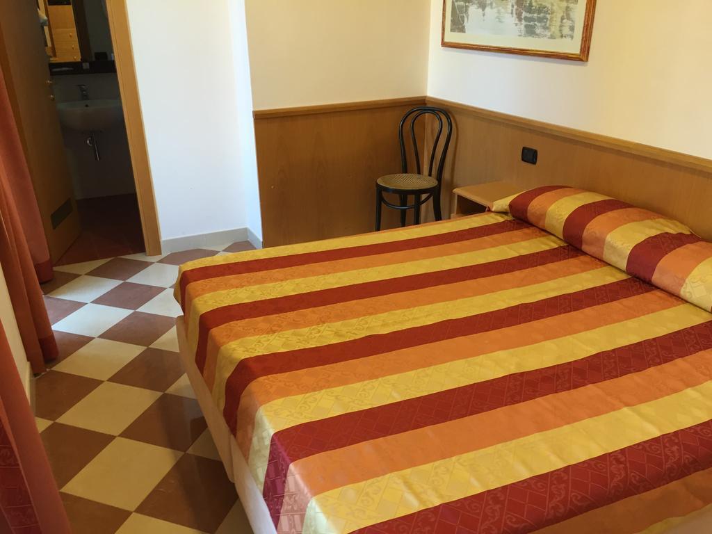Hotel Fiorella Senigallia Chambre photo